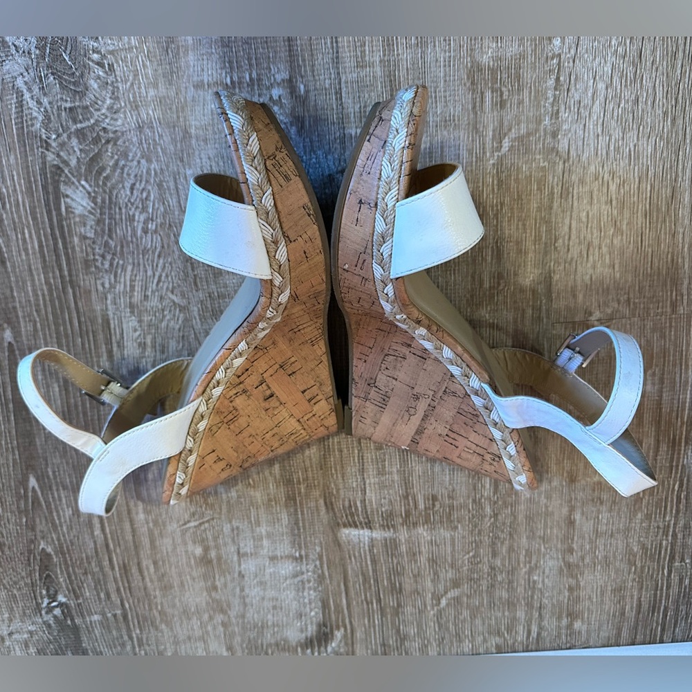 Women’s Me Too, White, Wedge Sandals, Size 8M - Picture 5 of 13